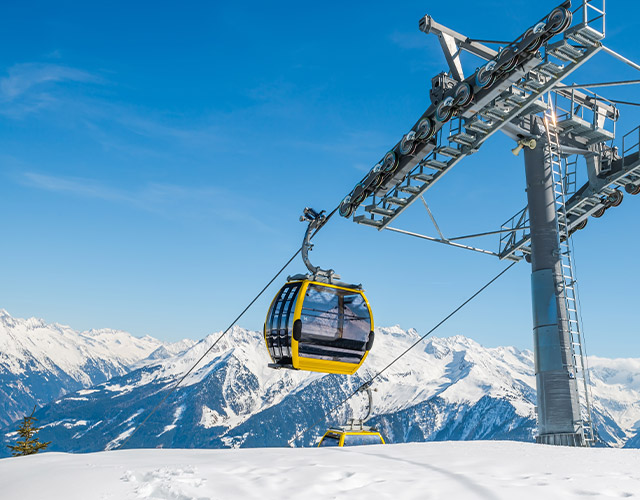 Austria-Mayrhofen-gondel.jpg