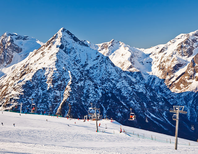Austia-LesDeuxAlps-skipist-sun.jpg